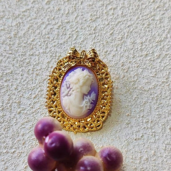 Vintage cameo pendant necklace