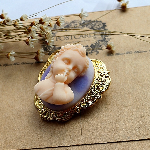 Vintage cameo pendant necklace