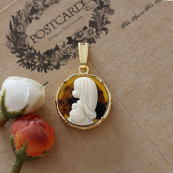 Vintage cameo pendant necklace