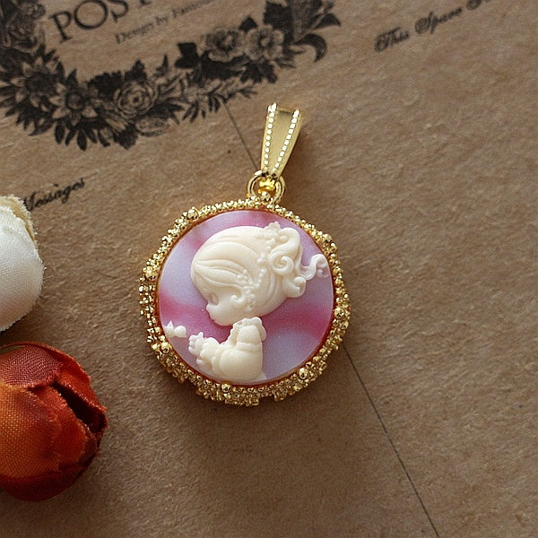 Vintage cameo pendant necklace