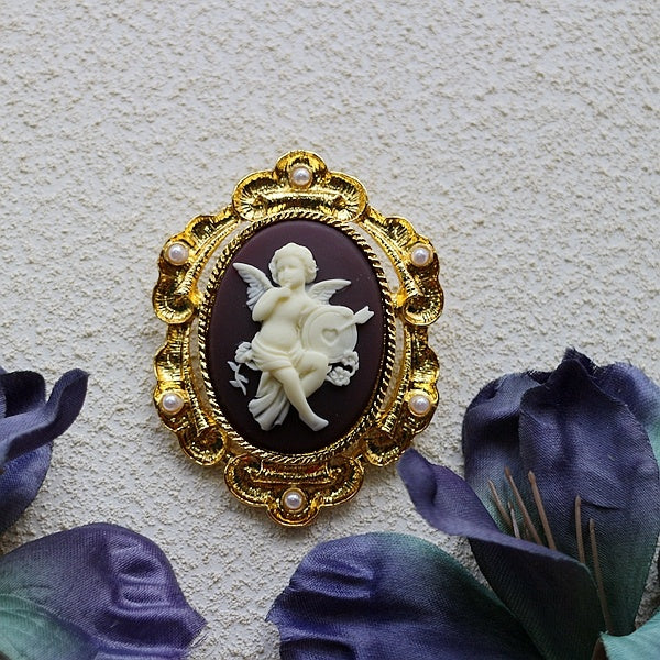 Vintage cameo pendant necklace