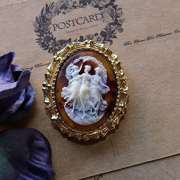 Vintage cameo pendant necklace