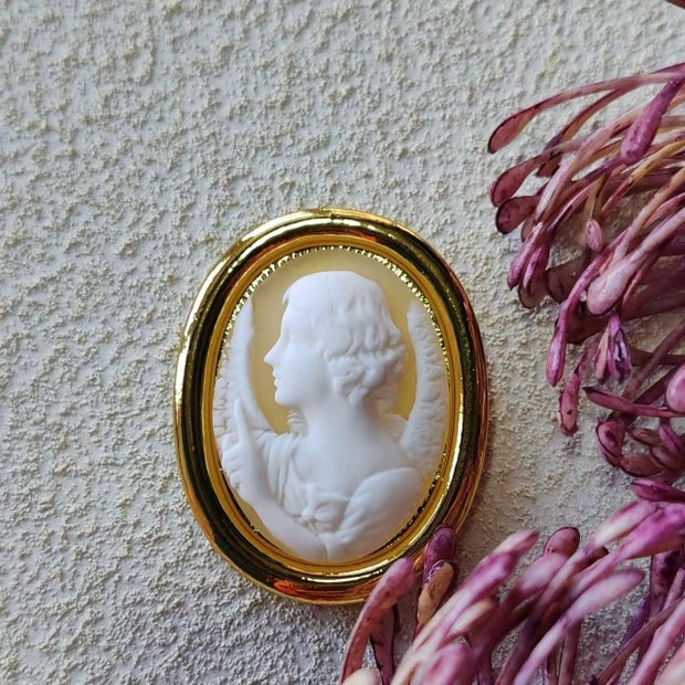 Vintage cameo pendant necklace