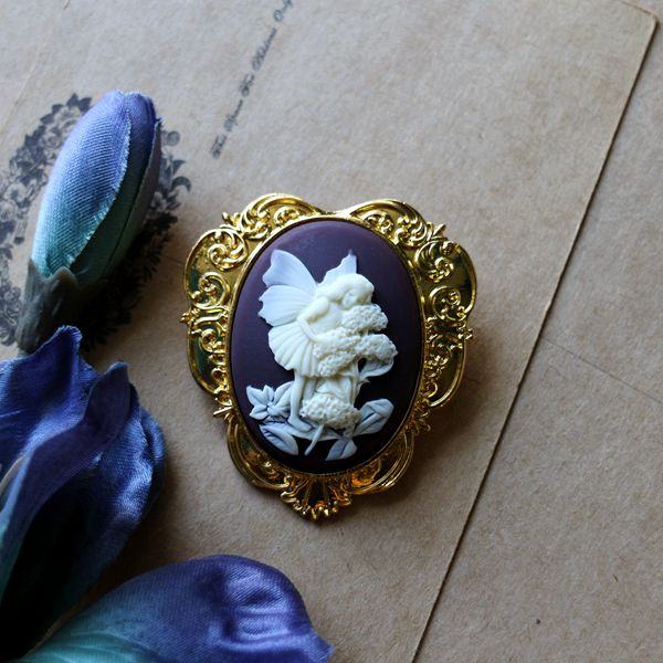 Vintage cameo pendant necklace