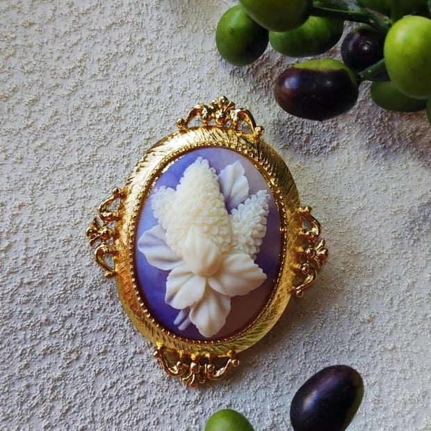 Vintage cameo pendant necklace