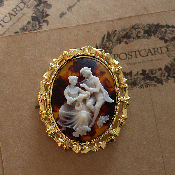 Vintage cameo pendant necklace